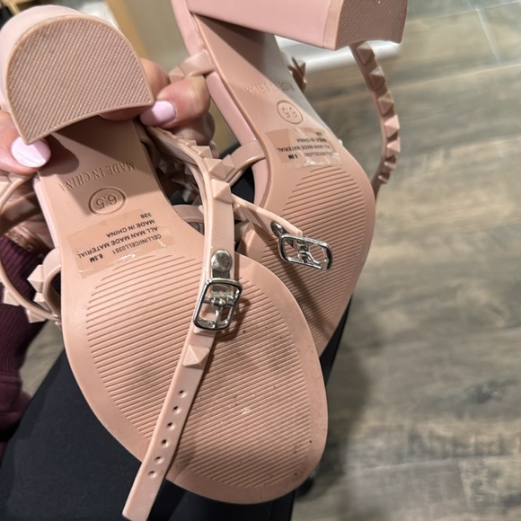 Steve Madden Soft Silicone Like Comfy Sole Studded Chunk Sandal Heels - Picture 7 of 10